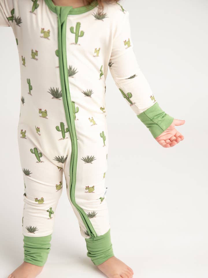 The OVer Company - Wholesale Slaappak - Baby - Cactus Cuddles romper van bamboe1
