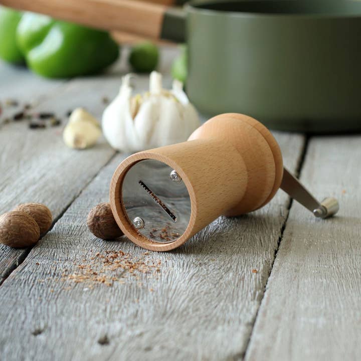 Ogo living – wholesale Spice mill – Beech wood crank nutmeg mill