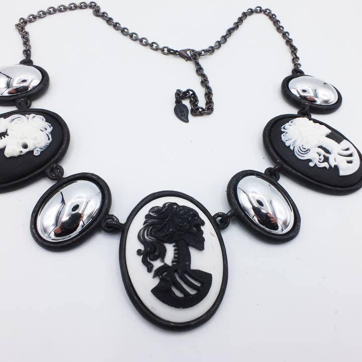 Fizz - Wholesale Pendant/Charm Necklace - Seven Cabochon "Grand" Necklace13