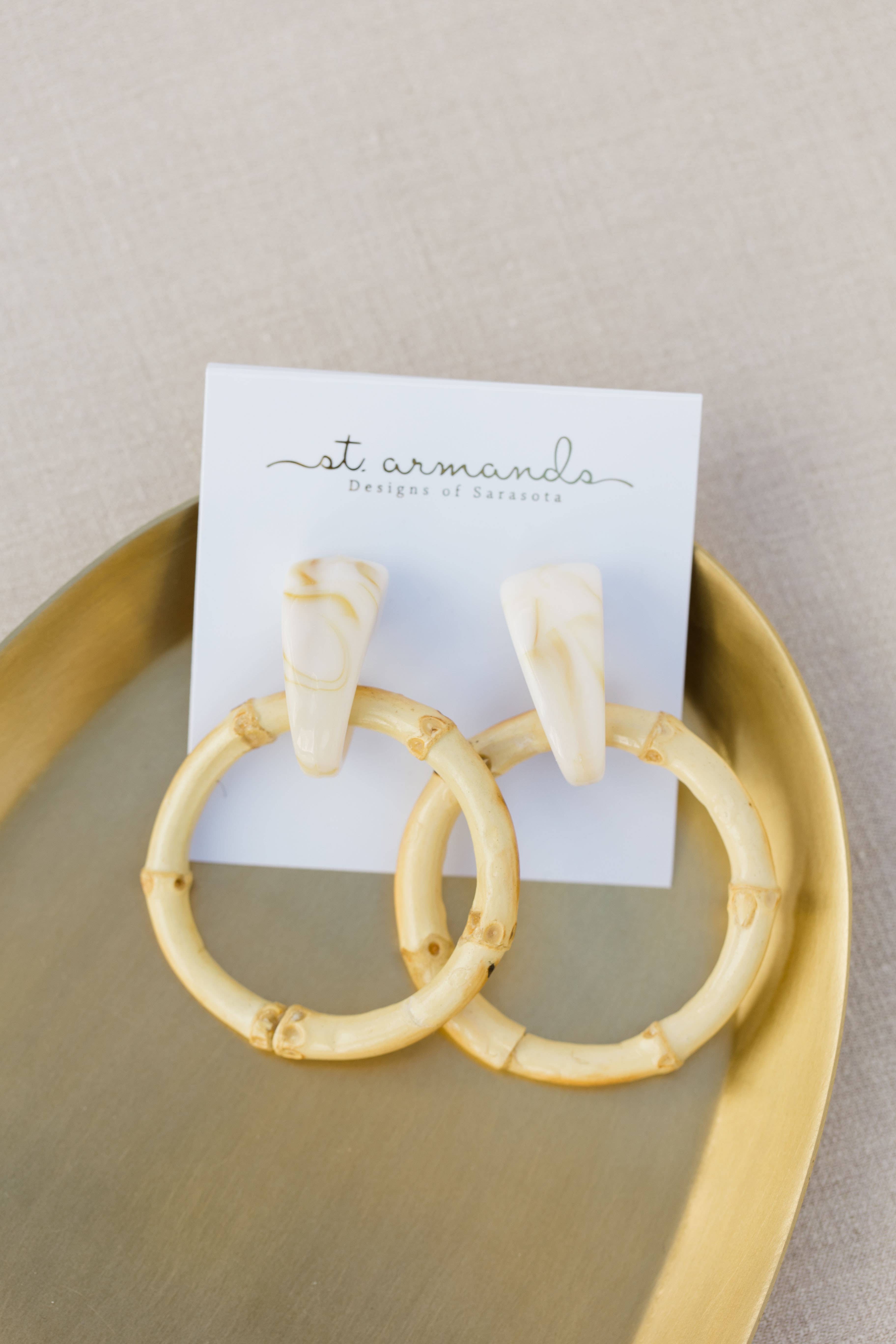 St Armands Designs of Sarasota - Vendita all'ingrosso Orecchini pendenti - Orecchini pendenti in bambù marrone chiaro3