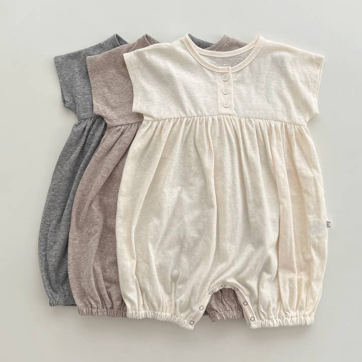 Barboteuse d'été pour bébé à manches courtes, couleur unie, unisexe pour la vente par peekaboo