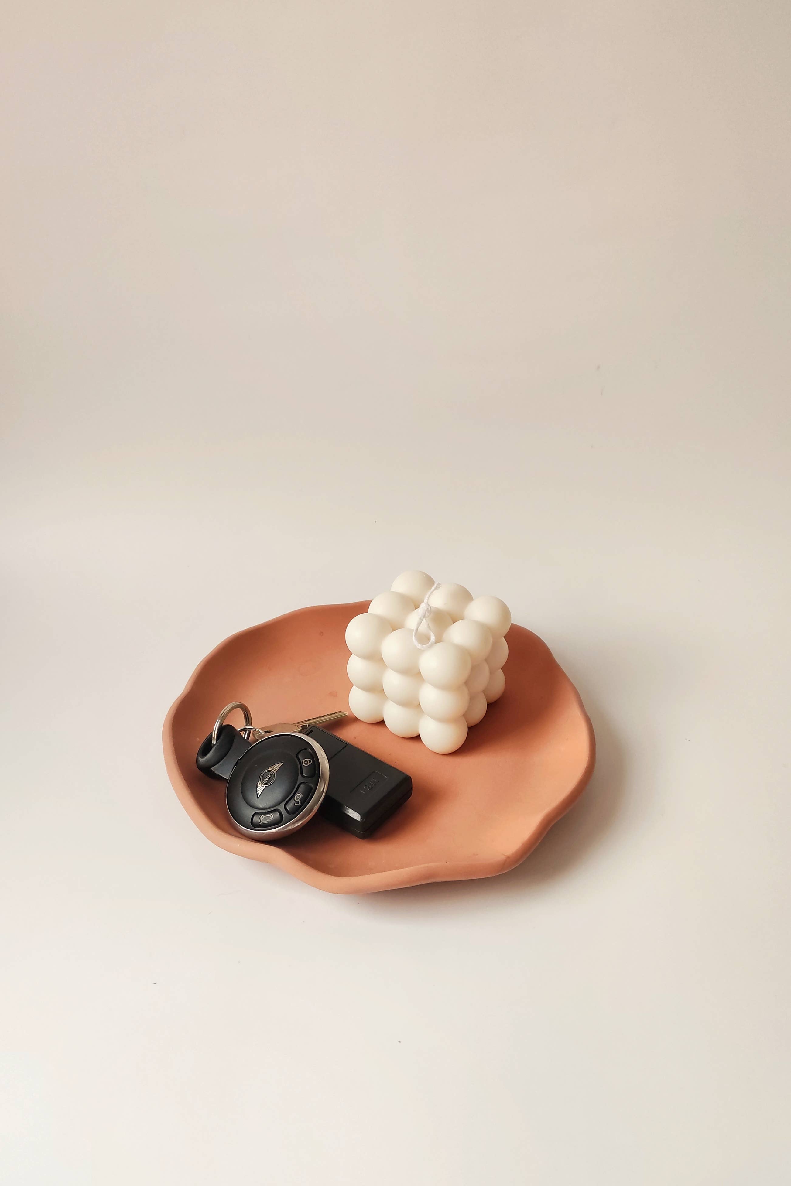 Kndly home - Wholesale Decorative Plate/Dish/Bowl - Warm Minimalism Style Ruffle Vanity Tray4