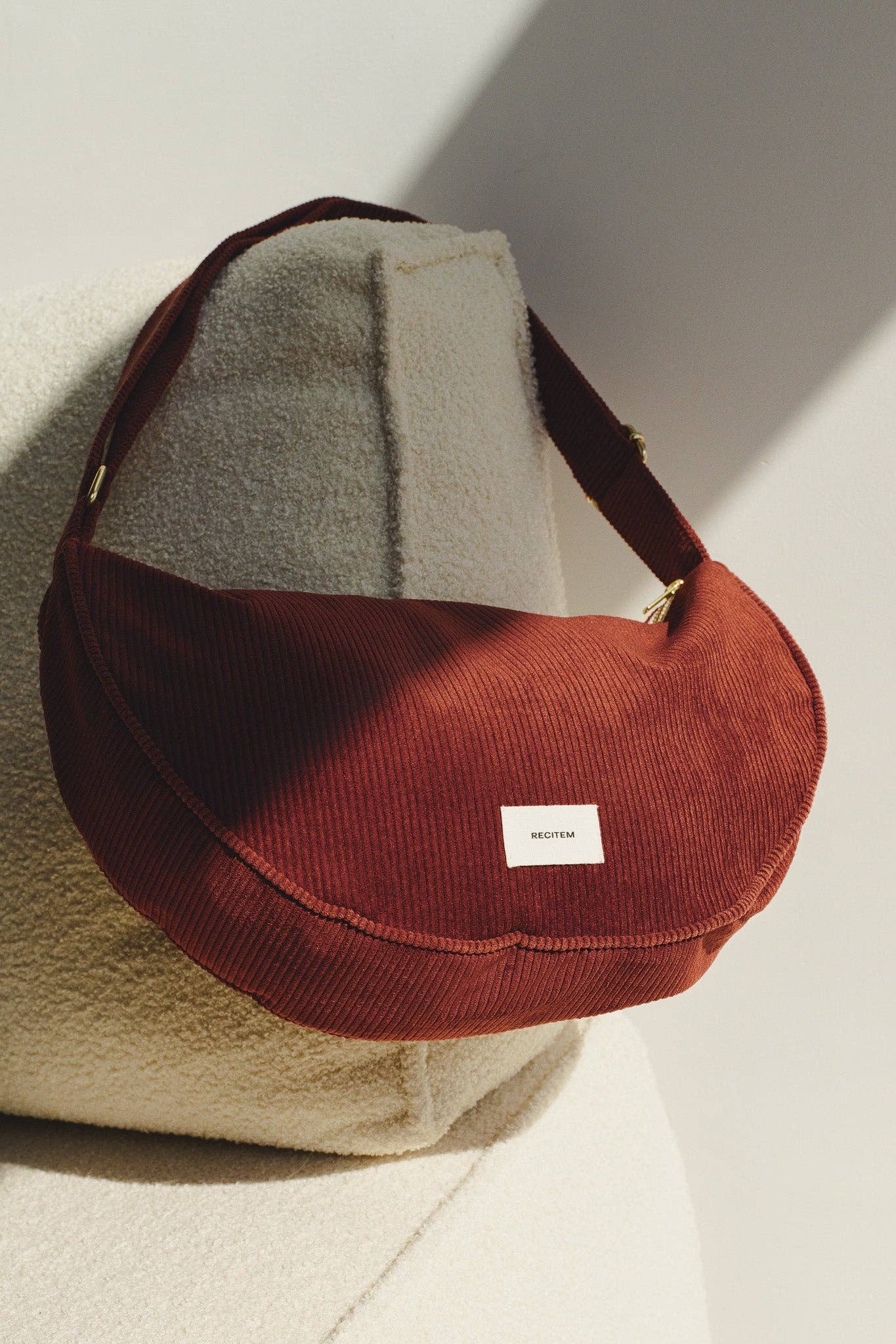 Recitem - Wholesale Shoulder Bag - Women's - Sac maxi demi-lune Gisela1