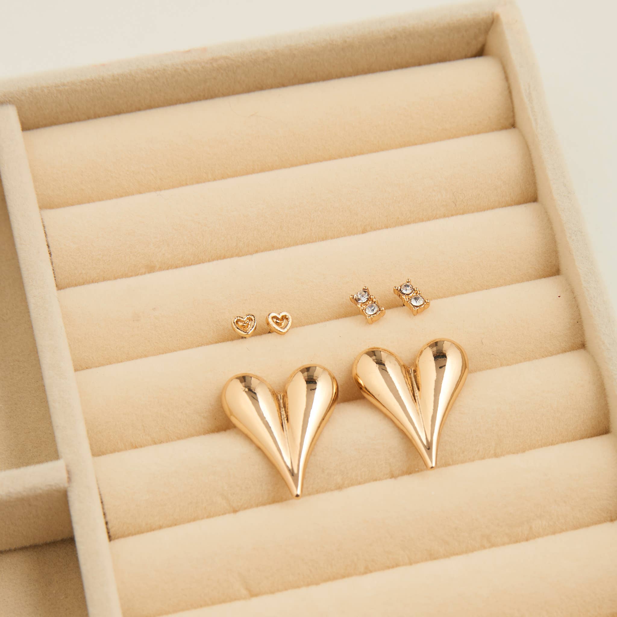 Howard's - Wholesale Jewelry Set - Earring Trio with Display Mina Heart 24 Piece Set9