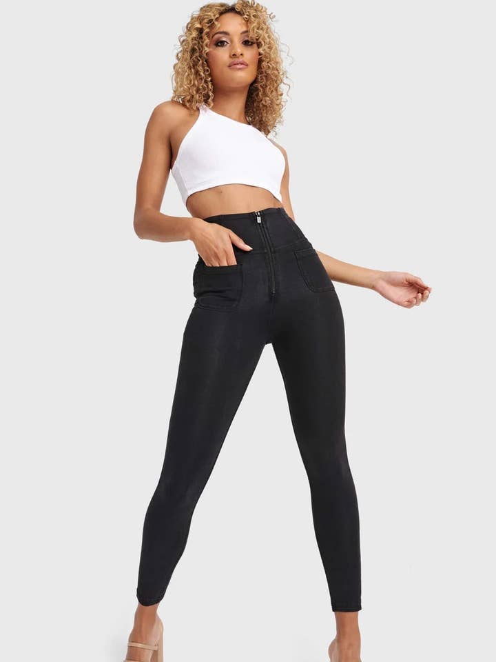 (WRUP4SHS224-J7N) WR.UP® con aspecto vaquero con cintura superalta y bolsillos de parche para venta al por mayor de Freddy Pantroom