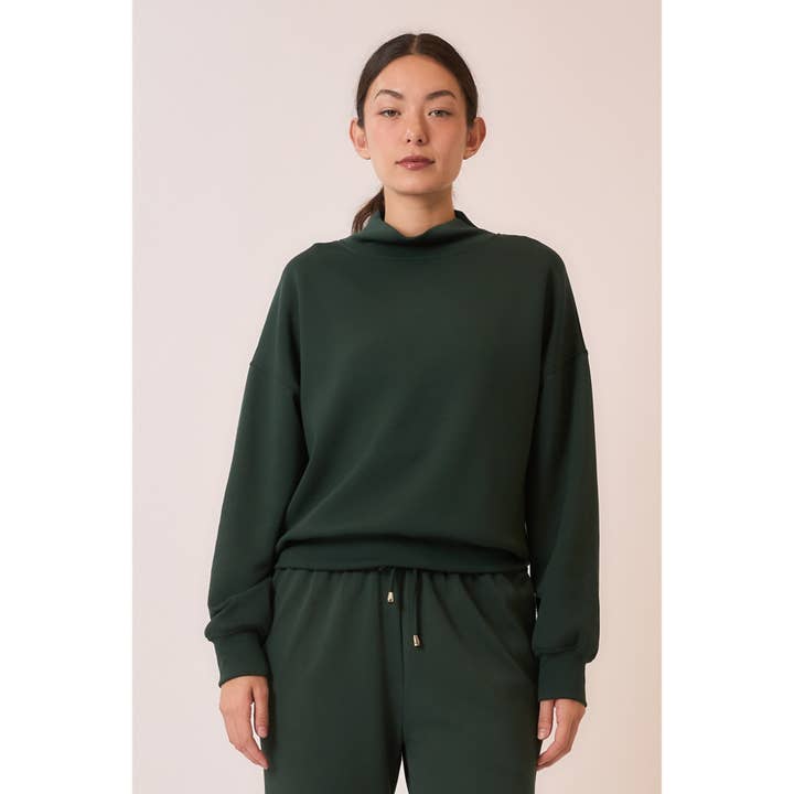 Pull à col montant à encoches décalées pour la vente par Cozy Casual, Inc.