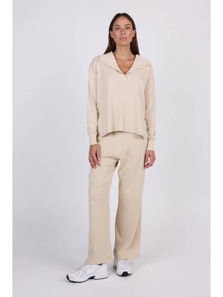 Beige Time Out Top för wholesale på Faire1