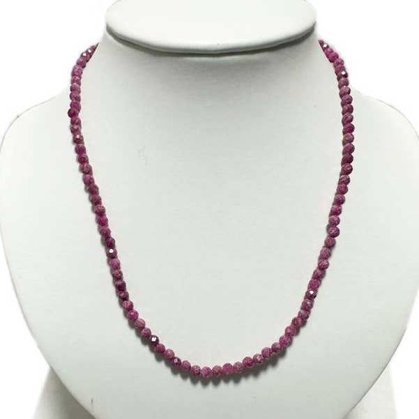 Colar de rubi Índia AA (pérolas facetadas 3-4mm) -45cm por atacado de La Boîte à Cailloux