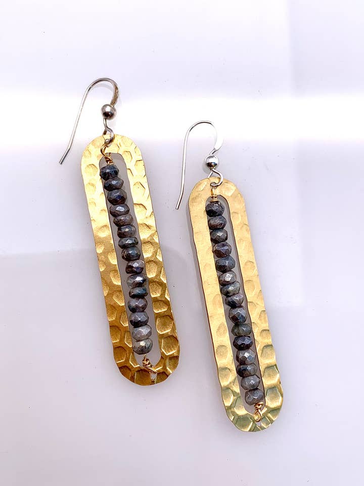 Ripple grå månesten øreringe for engroshandel hos Union Studio Metals