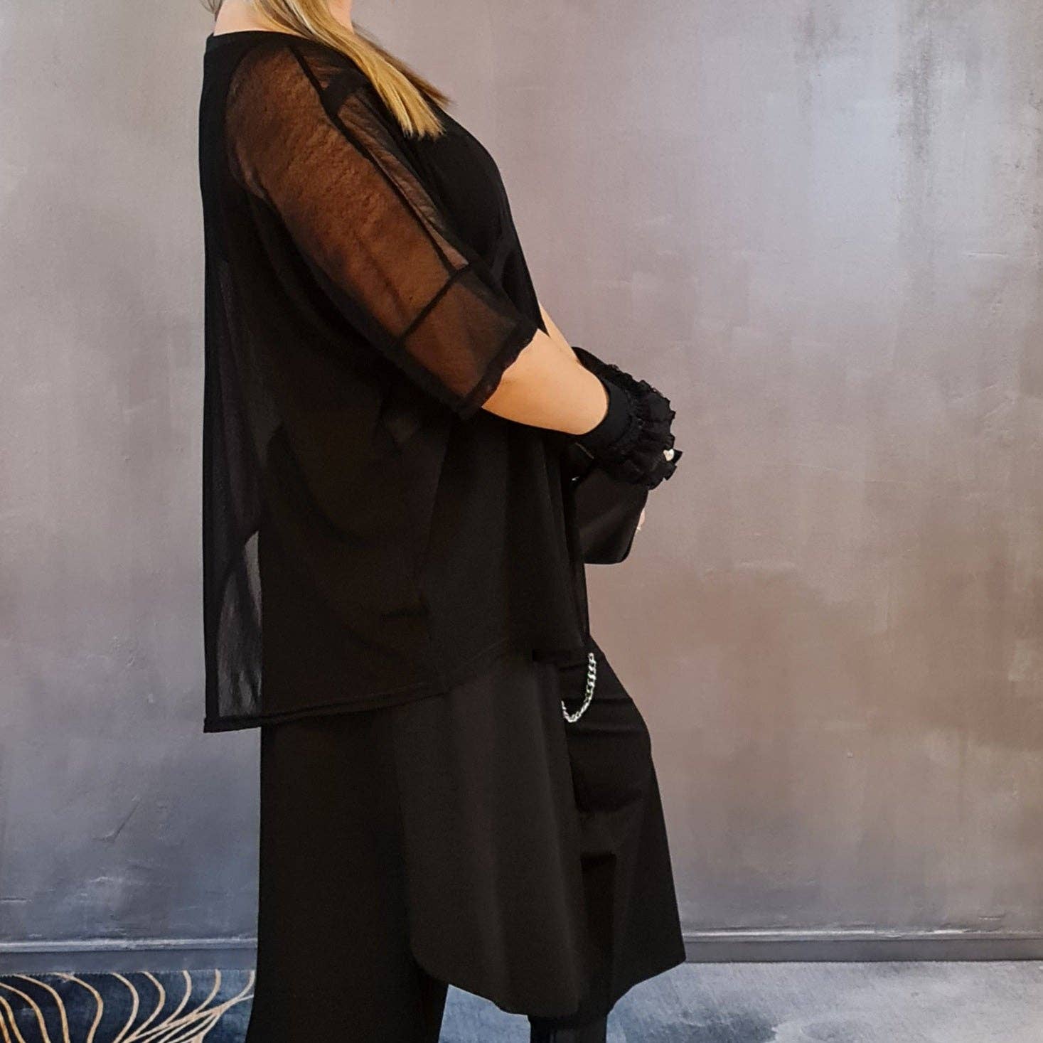 Simple Moderne – Großhandel T-Shirt – Damen – Simple Moderne Street Punk T-Shirt mit unregelmäßigem Design12