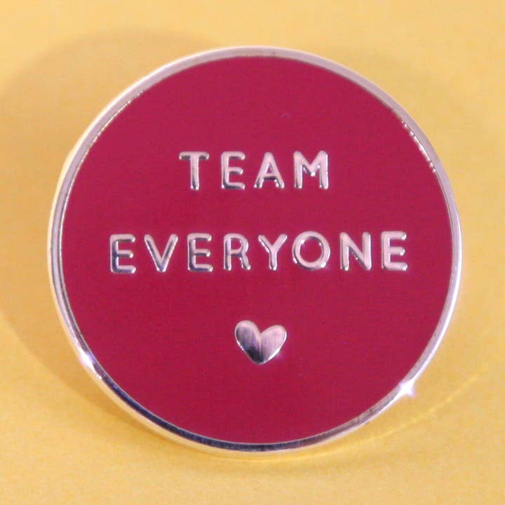 Equipe Everyone Épingles pour la vente par Studio Smalls