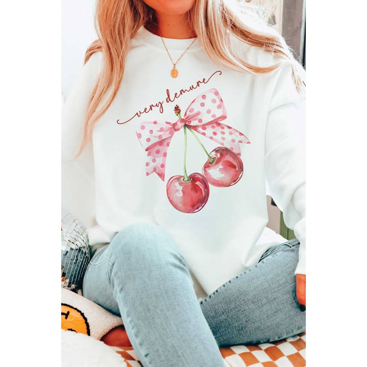 SWEATSHIRT SURDIMENSIONNÉ TRÈS ATTENTIVE COQUETTE CHERRY pour la vente par A. BLUSH CO