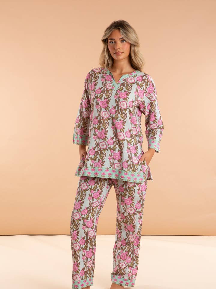 Pyjama en coton Wild Rose pour femme pour la vente par inara