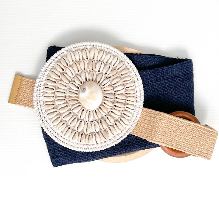 COUSSIN EN COQUILLE BLANC ET BLEU pour la vente par The Cushion Accessory Co. Pty Ltd