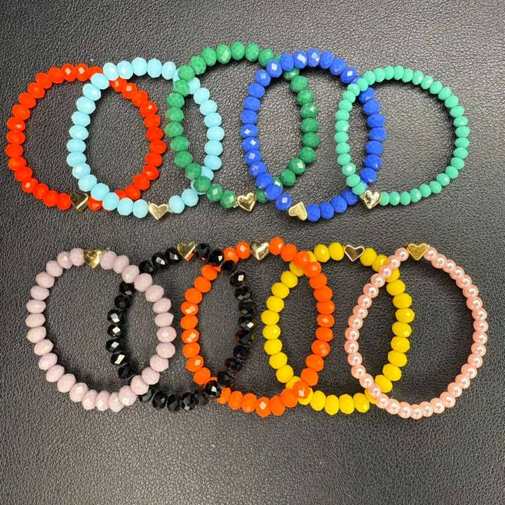 Børne Hjerte Perle Elastik Armbånd – Sæt af 10 for engroshandel hos Loli