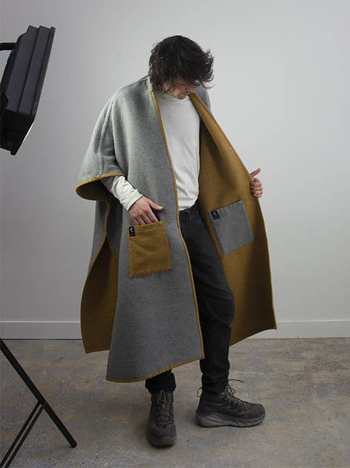 Flippa Cape - Pantone 21 for wholesale by Kanten