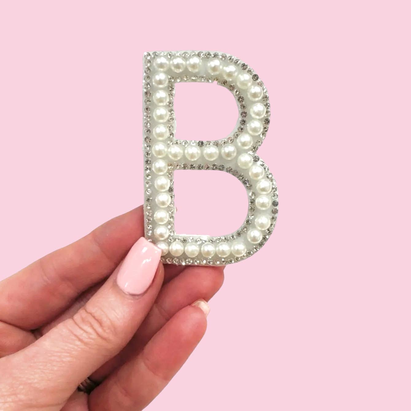 Camel Threads – Großhandel Aufnäher – 3 cm, selbstklebende Rückseite, perlweiß, „A-Z“, 26 Buchstaben pro Packung