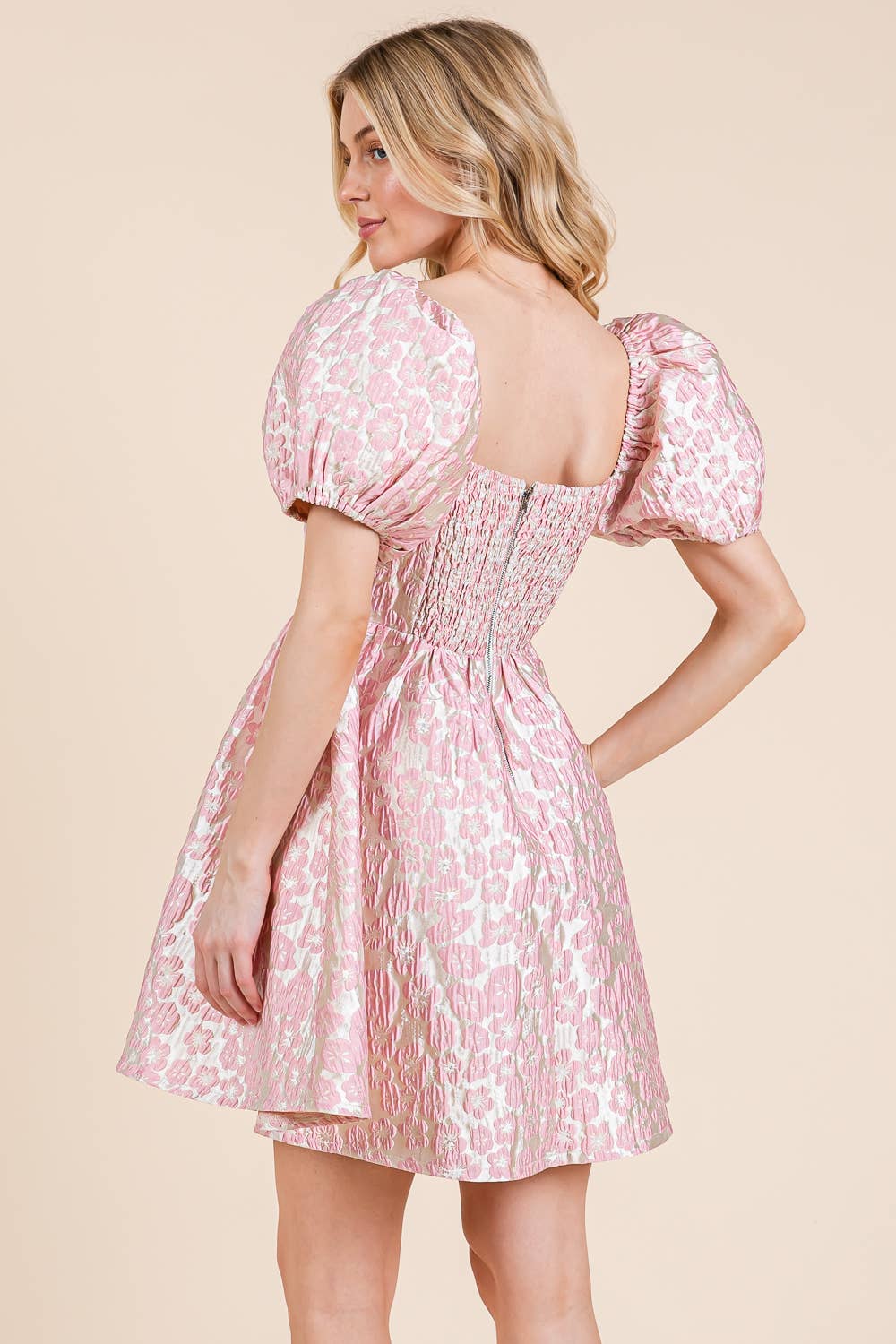 GeeGee x Lovelo – Großhandel Kleid – Damen – Jacquard-Minikleid mit Blumenmuster, MD5150318