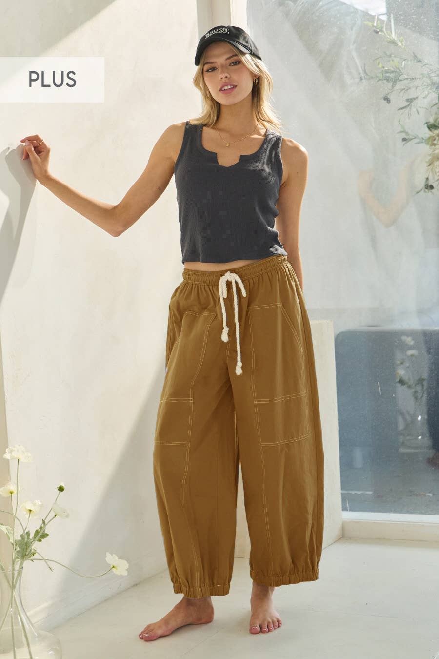 Oddi – wholesale Byxor - Dam – Plus-storlek byxor i bomull med ballongform och sömdetaljer6