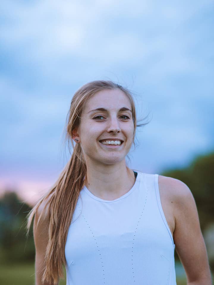 Canotta da corsa Strider per la vendita all'ingrosso da parte di Sarah Marie Running Co