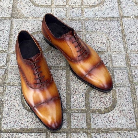 Chaussures en cuir patiné royal marron clair pour homme pour la vente par The Royale Leather