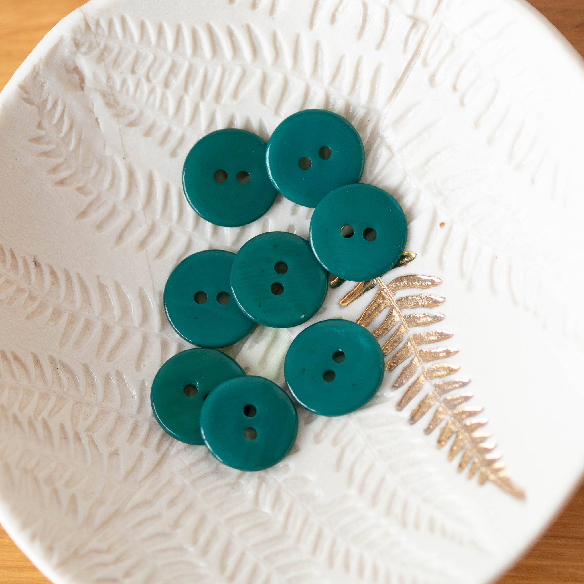 Lise Tailor - Wholesale Sewing Button/Snap - Flat mother-of-pearl buttons with 2 holes22