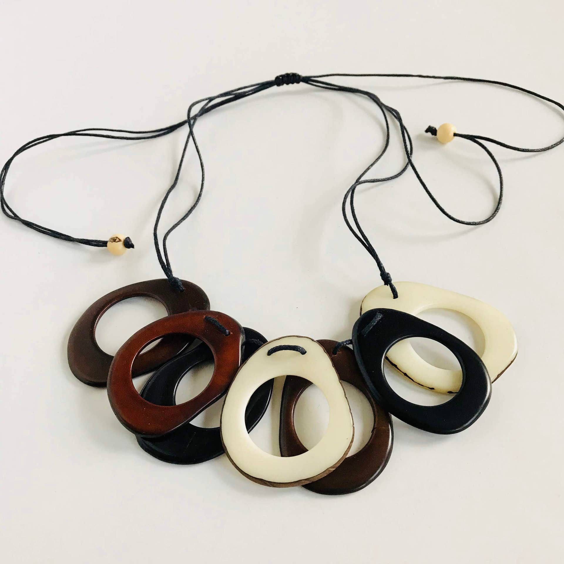 Belart Fair Trade - Vente Colliers plastrons - Collier Tagua 7 Ojete Subá4