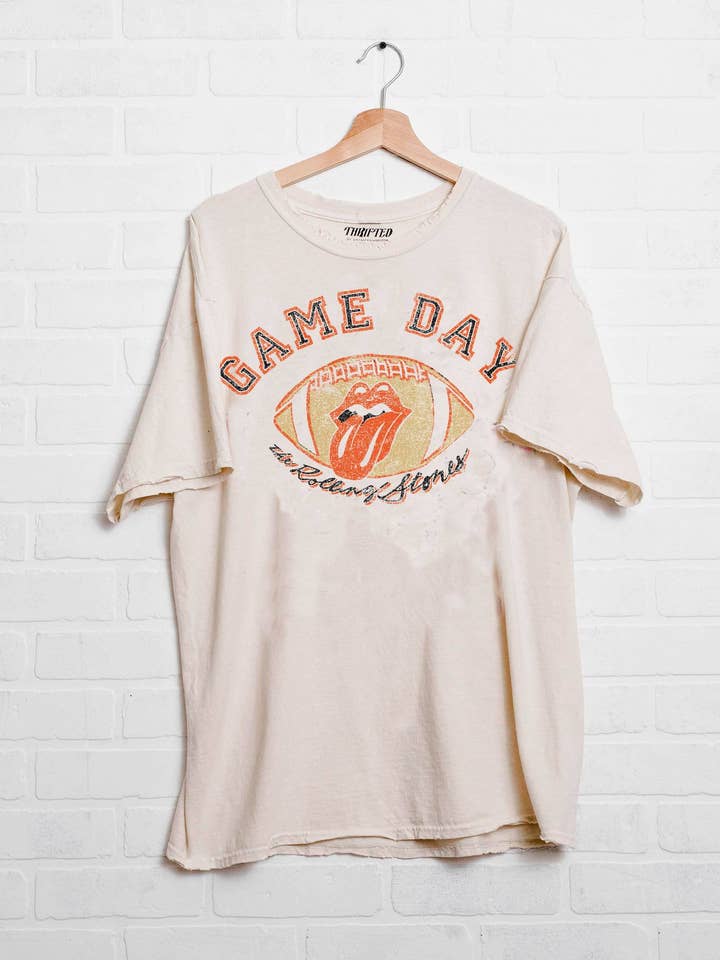 T-shirt de football blanc cassé Rolling Stones Game Day Thrifted (ou) pour la vente par LivyLu
