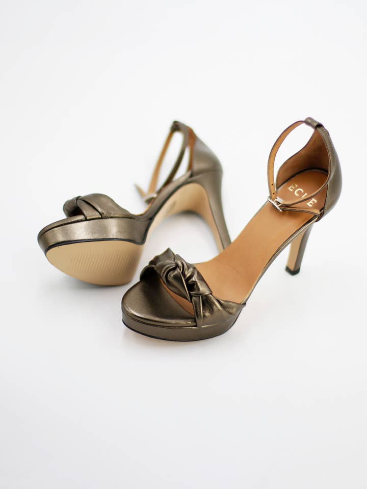 MOA sandaler i blyertsgrå för wholesale av Ecue