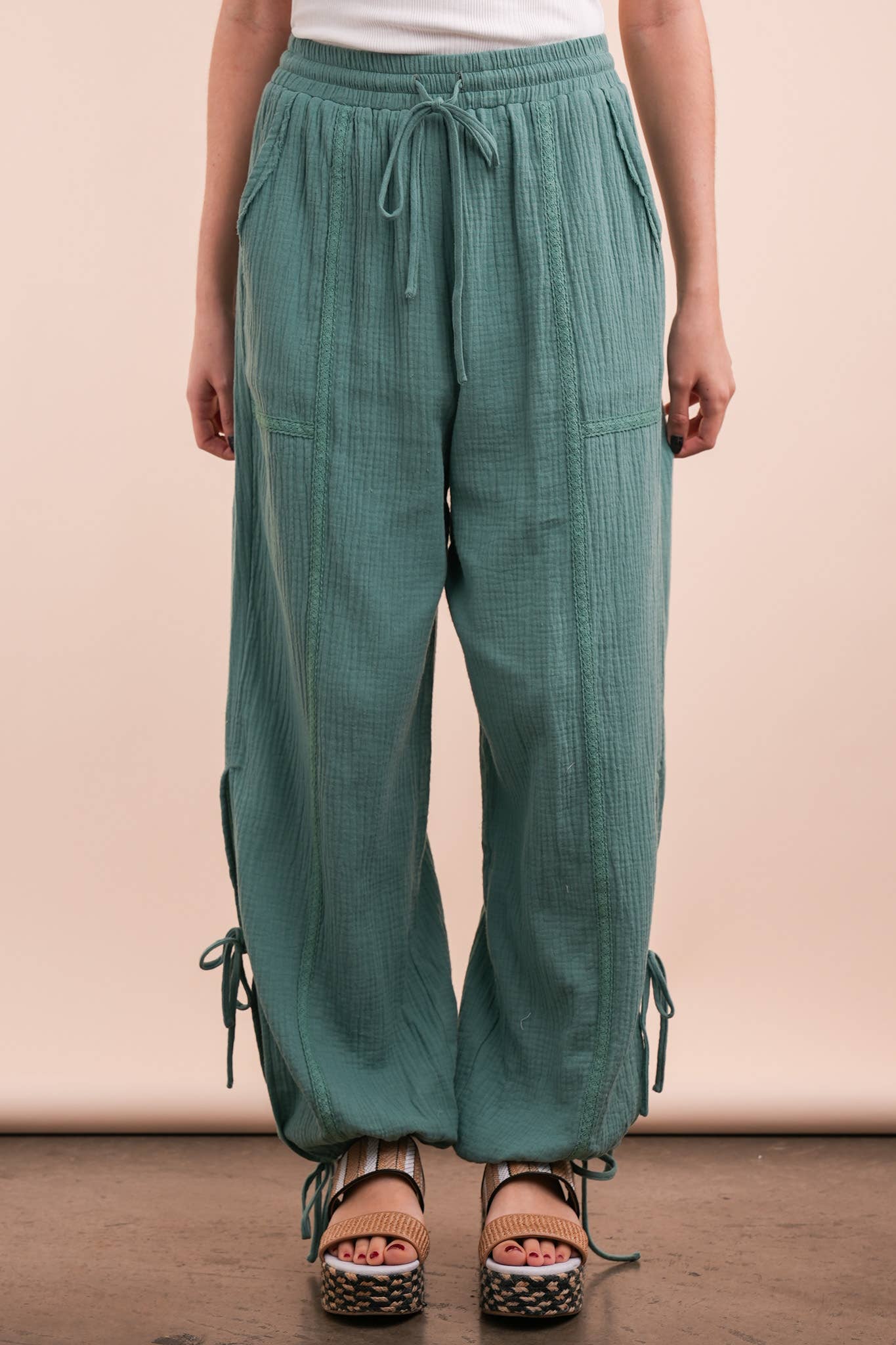 TORTORA Pantaloni Harem con Tunnel Laterale e Dettaglio in Pizzo in vendita all'ingrosso su Faire15