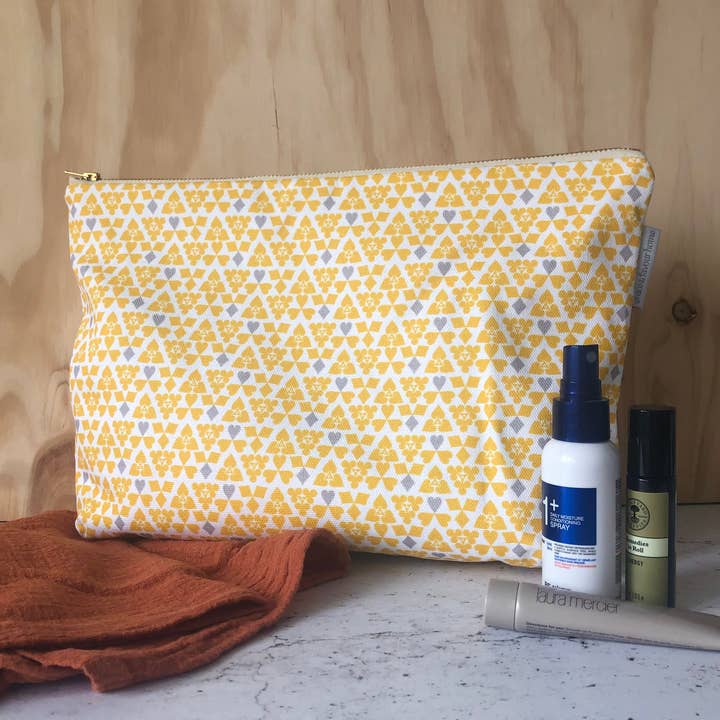 Trousse de toilette Suits, trousse de toilette jaune pour la vente par Grace & Favour Home