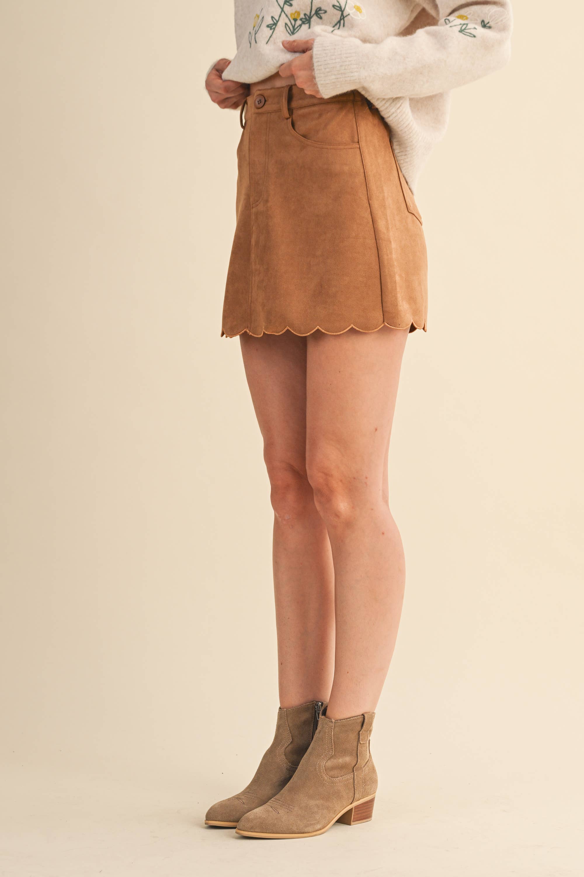 Klesis - Wholesale Skirt - Women's - IS1302 SUEDE SCALLOP EDGE MINI SKIRT WITH ELASTIC WAIST4