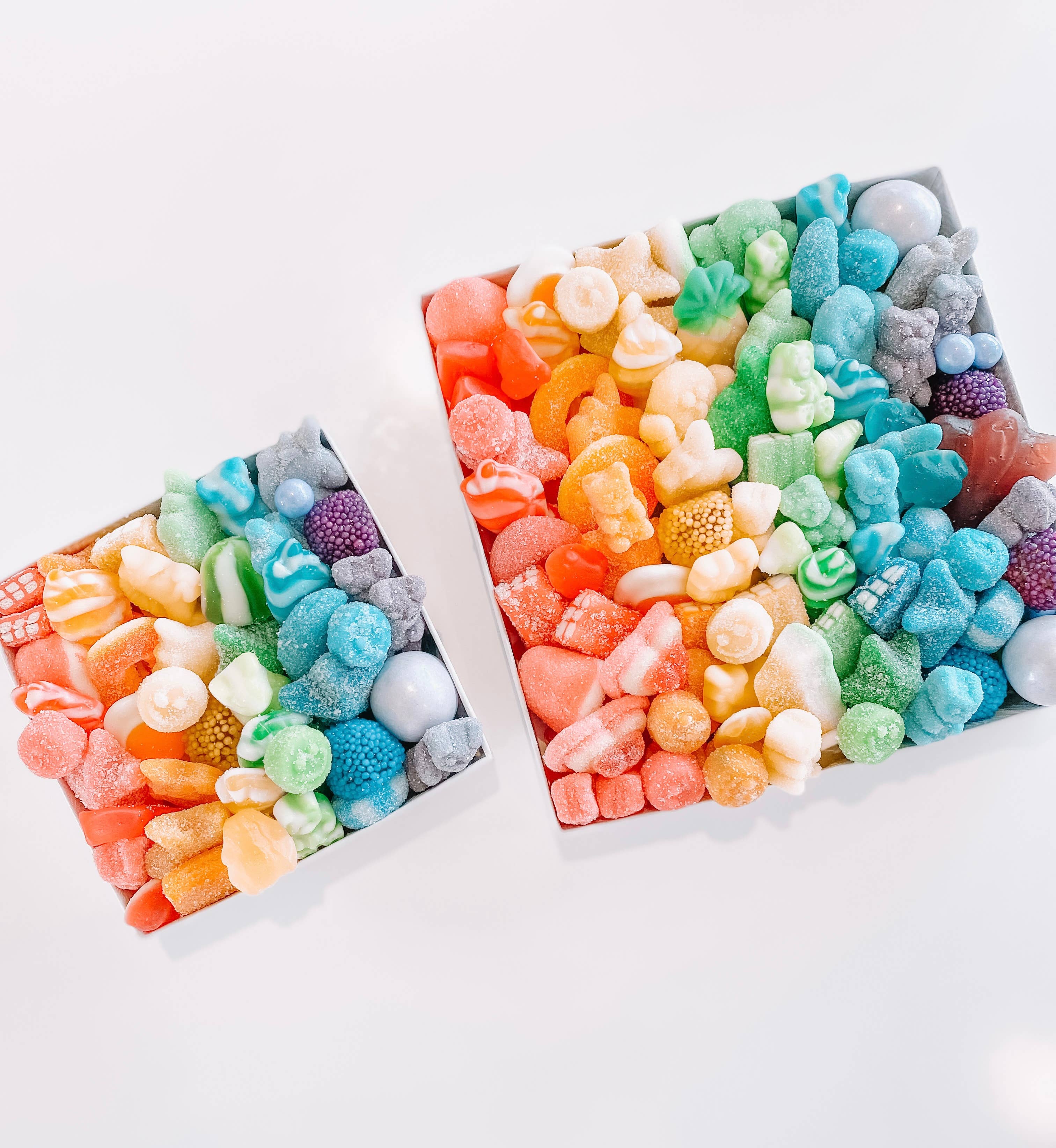 Candy by J.Co – wholesale Gelégodis – Regnbågsgodis konstlåda4