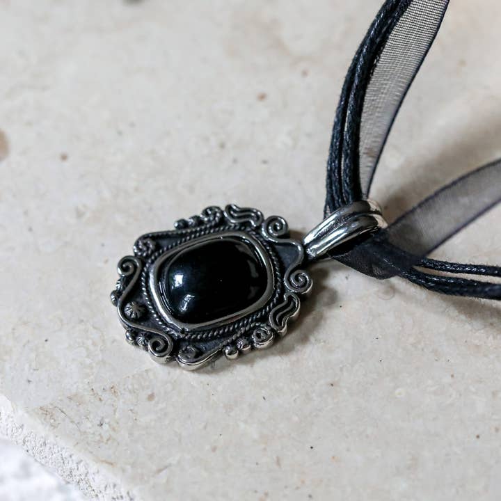 The Gilded Witch - Wholesale Pendant/Charm Necklace - The Scrying Necklace - Black Onyx Gemstone, Modern Witchy
