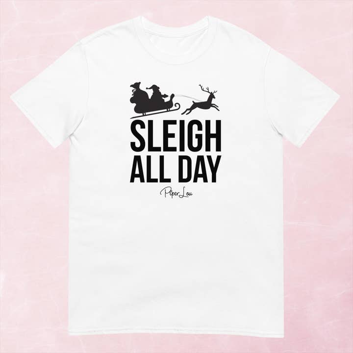 T-shirt graphique de Noël Sleigh All Day pour la vente par Piper Lou Collection