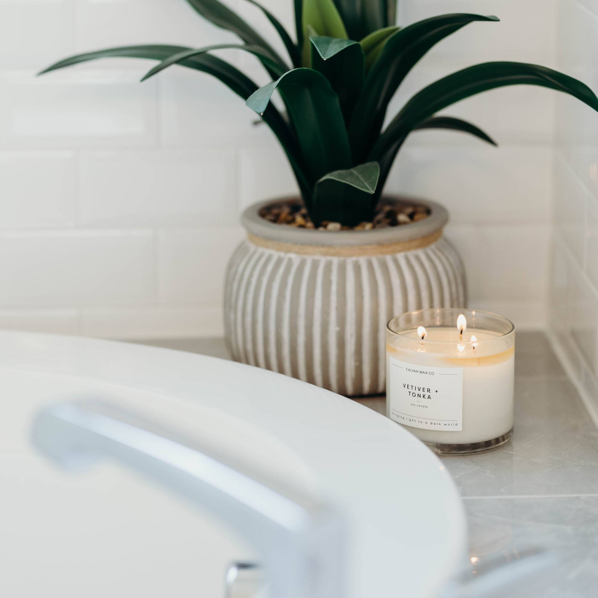 Calyan Wax Co. - Wholesale Jar/Filled Candle - Vetiver + Tonka - 3 Wick Clear Glass Tumbler Soy Candle4