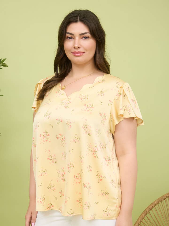 BLUSA IN RASO SMERLATO CON STAMPA FLOREALE E SCOLLO A V per la vendita all'ingrosso da parte di Blu Pepper