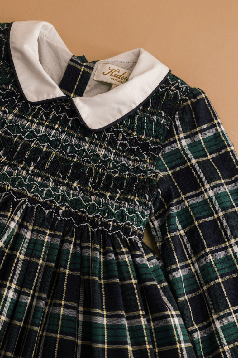 Kidiwi handmade – Großhandel Kleid – Kinder – Coline, Kleid mit Smok in blau-grünem Tartan5