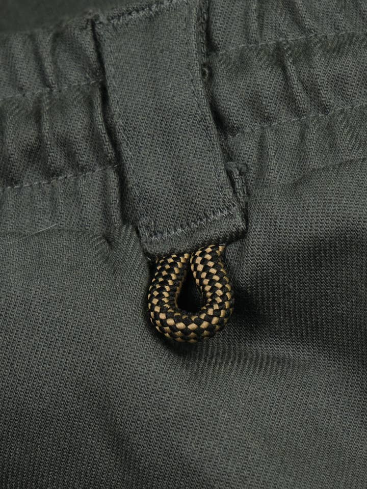 Pantaloncini cargo da uomo in cotone elasticizzato grigio con chiusura a bottoni e cerniera per la vendita all'ingrosso da parte di J&JOY