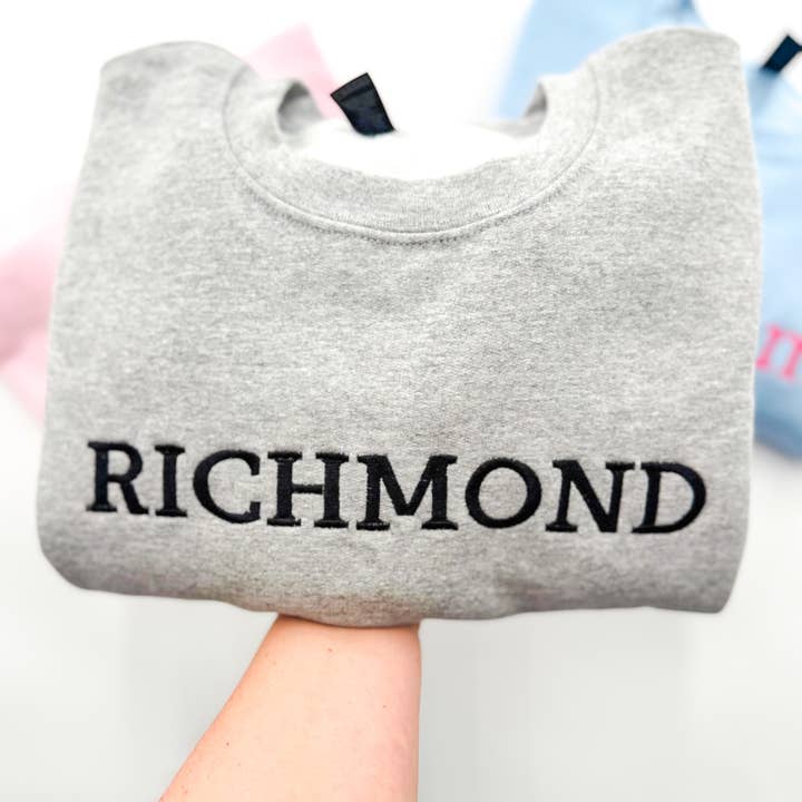 Sweatshirt brodé personnalisé, Marchandise personnalisée pour la vente par Bash