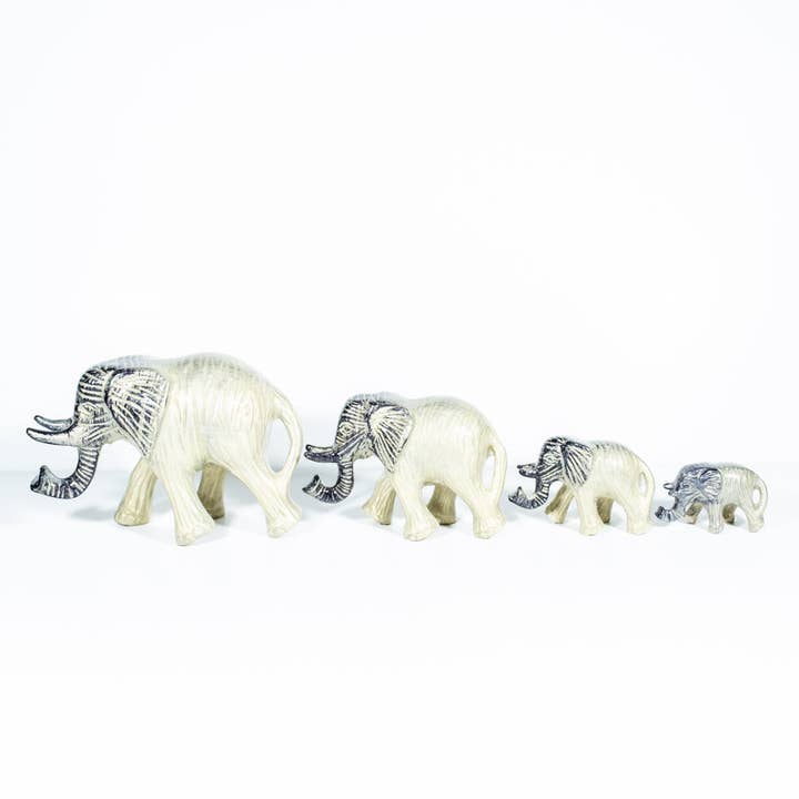 Gehender Elefant aus gebürstetem Silber, klein, 7 cm für den Großhandel von Tilnar Art