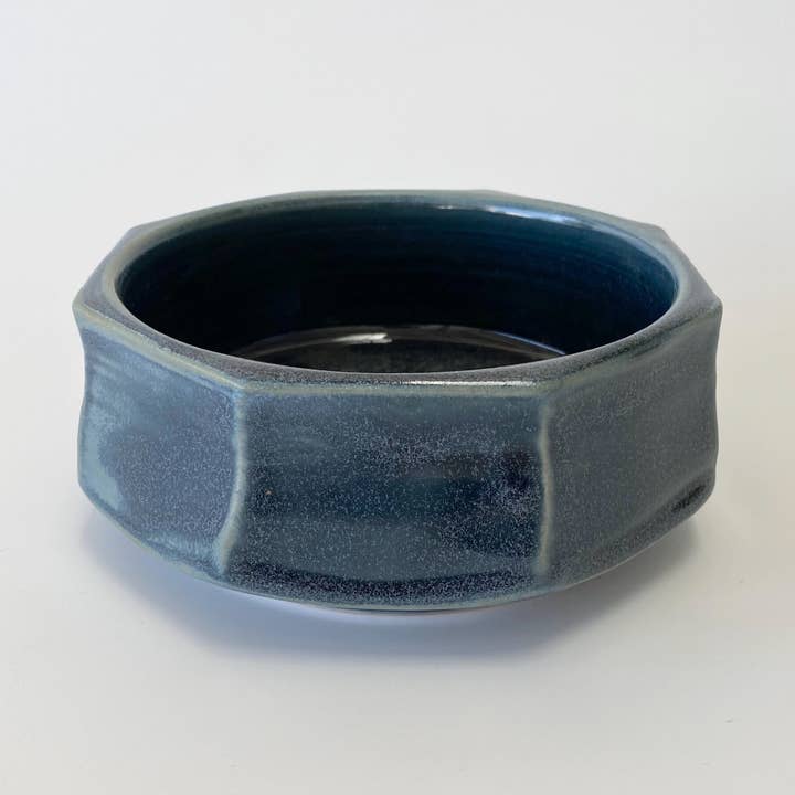 Blaue Hexschale für den Großhandel von The Hive Ceramics