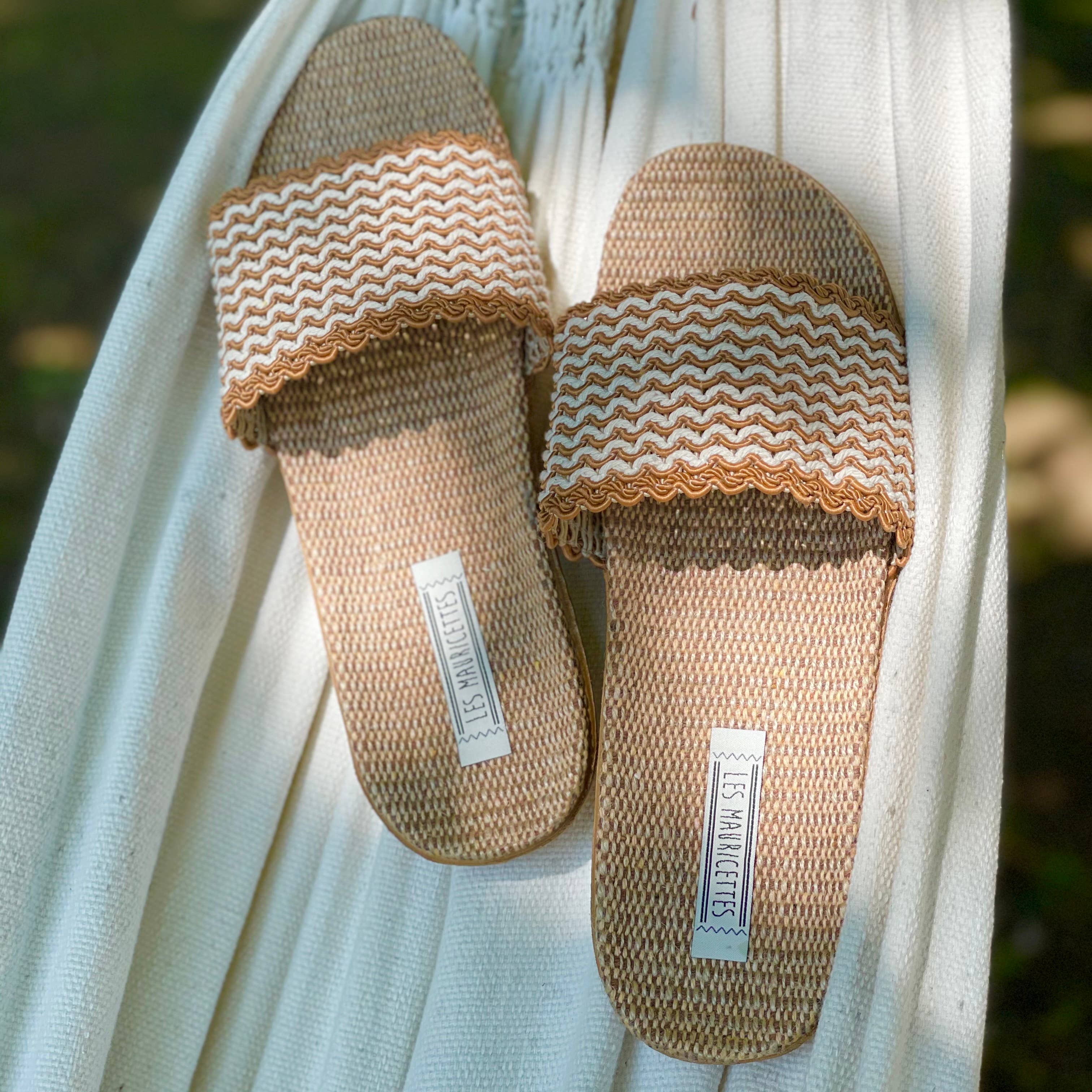 LES MAURICETTES - Vendita all'ingrosso Sandali - Donna - Ciabatte Mauricettes color senape di Annie6