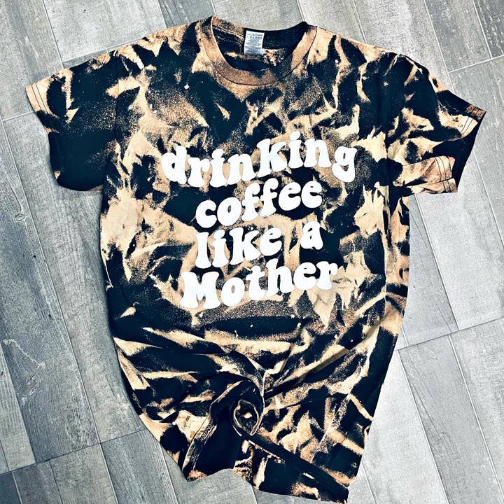 NOUVEAU Chemise sérigraphiée Boire un café comme une mère RTS pour la vente par Maria's Custom Designs