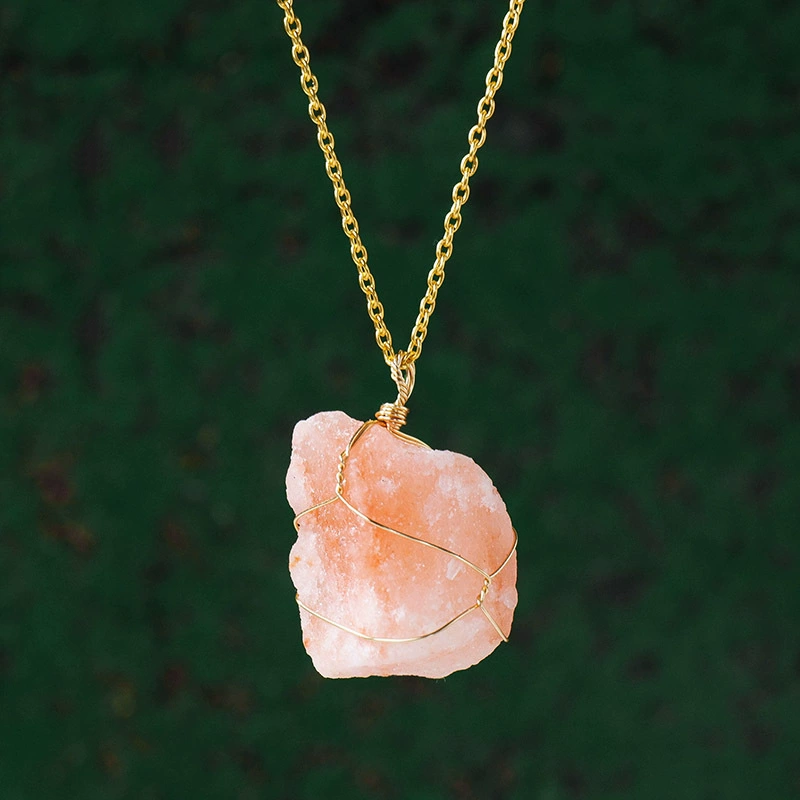 Moon Rituals - Vente Colliers à pendentif - Collier en Cristal Brut avec Chaîne en Or – Choisissez Votre Pierre : Quartz Clair, Améthyste, Quartz Rose, Aigue-Marine & Cadeau de Cristal de Noël3