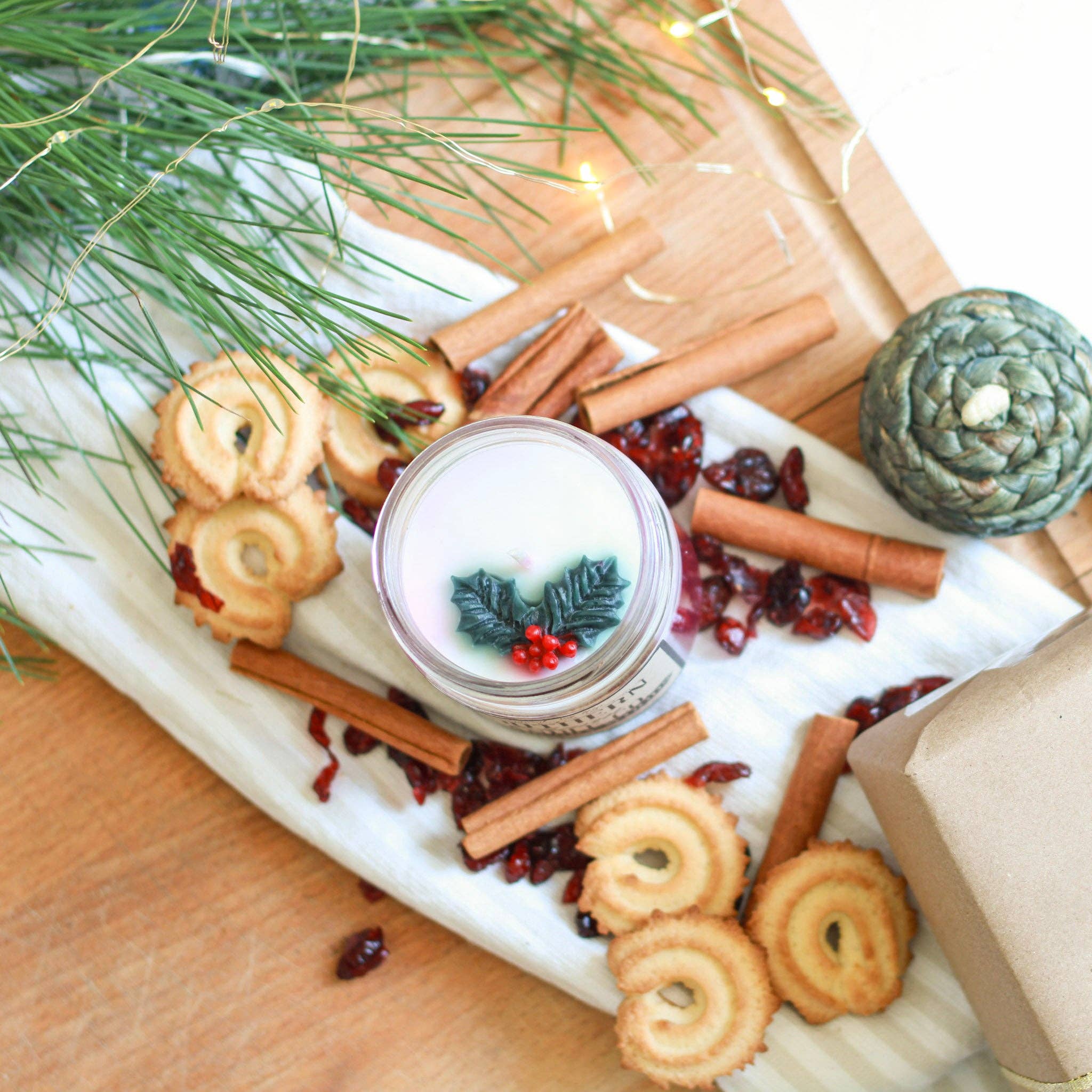 Southern Charm Candle co - Wholesale Jar/Filled Candle - CRANBERRY WOODS SOY WAX HAND POURED CANDLE 12 OZ SEASONAL AUTUMN FRAGRANCE2