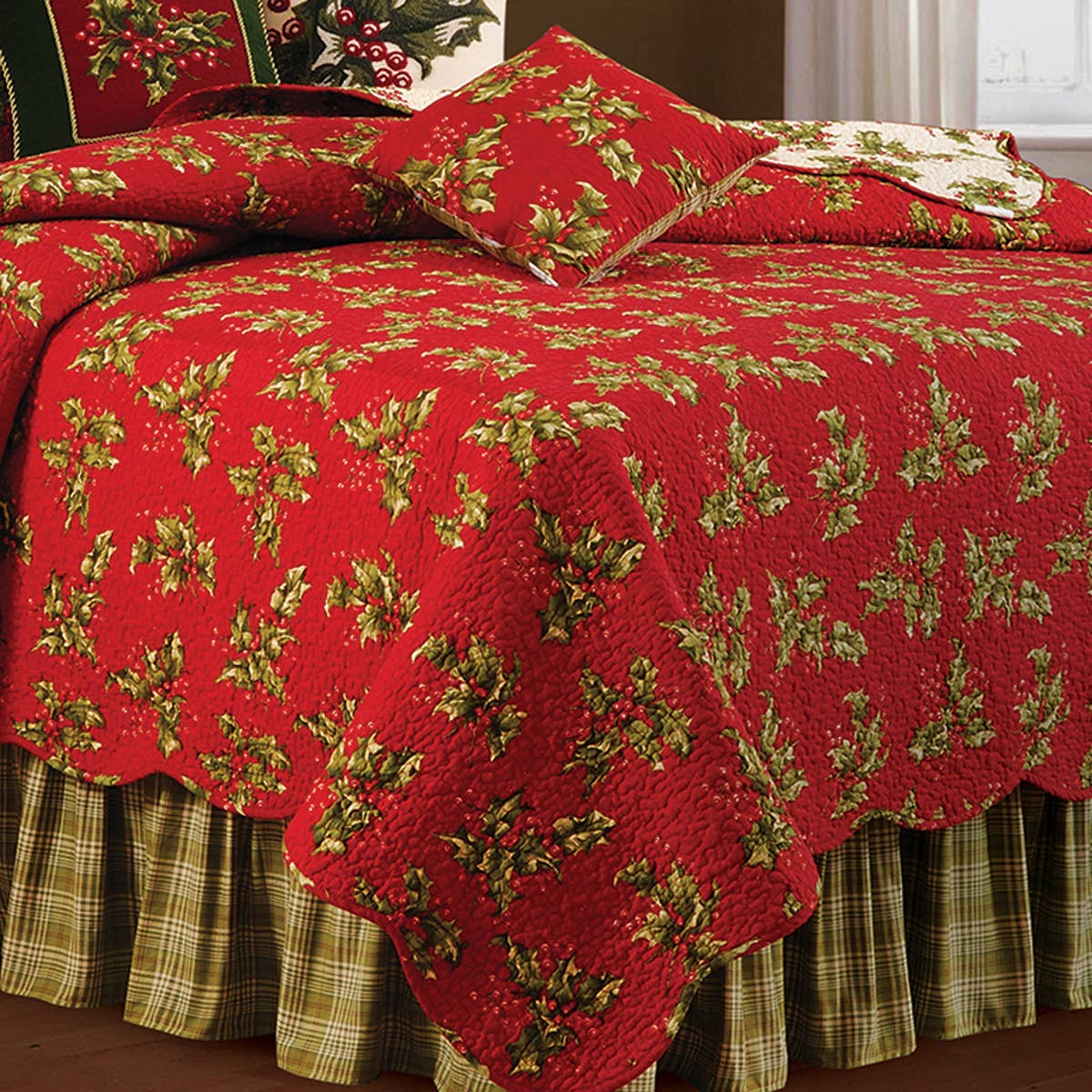 C&F Home - Wholesale Quilt - Christmas Holly Red Full/Queen Quilt2