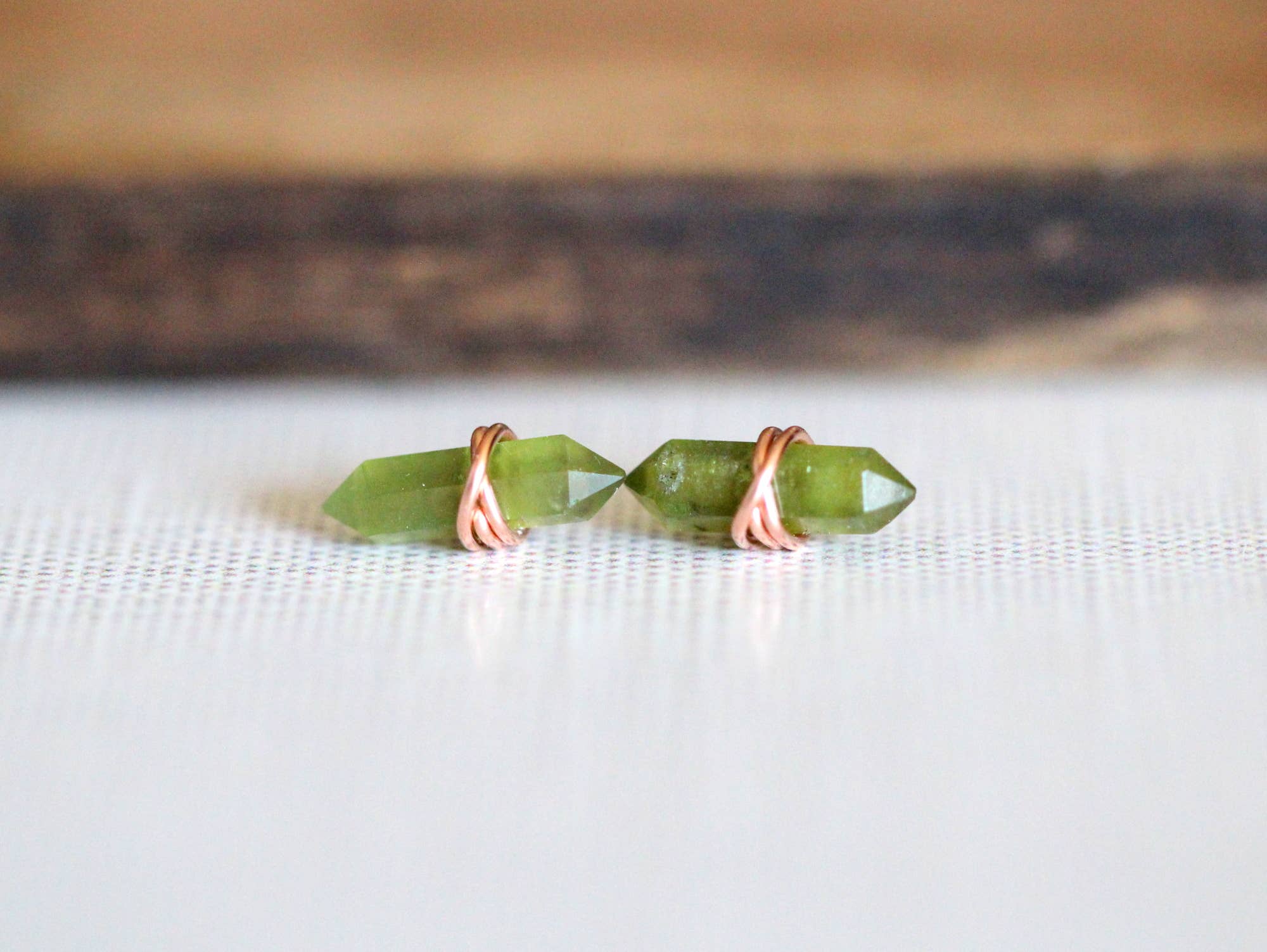 Saressa Designs – Engroshandel Ørestikkere – Crest Studs - Peridot3