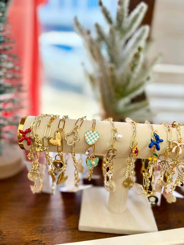 Freely Cece LLC - Wholesale Charm/Dangle Bracelet - Trendy Gold Everyday Charm Bracelet4