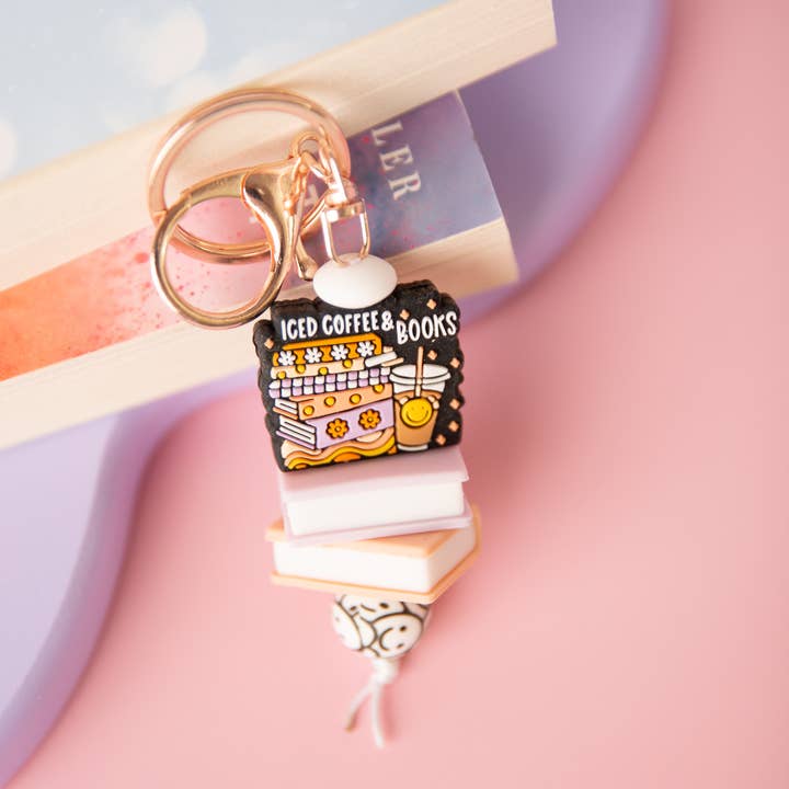 Porta-chaves Café Gelado & Livros – Acessório para Amantes de Livros por atacado de The Blush Hut